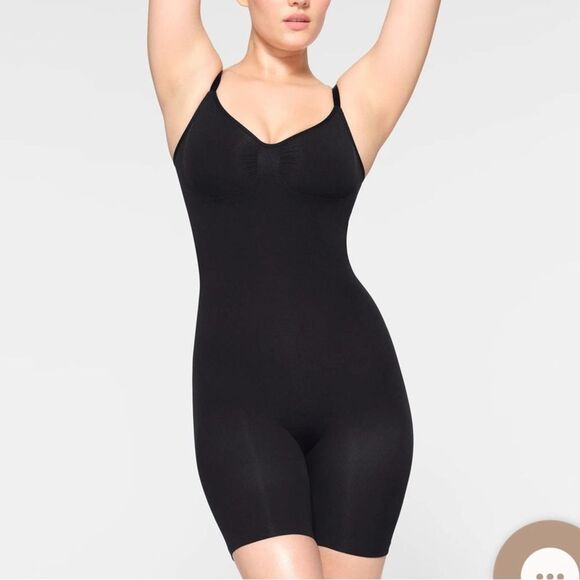 NWOT Skims Seamless Sculpt Mid-thigh Bodysuit S/M - Picture 1 of 4
